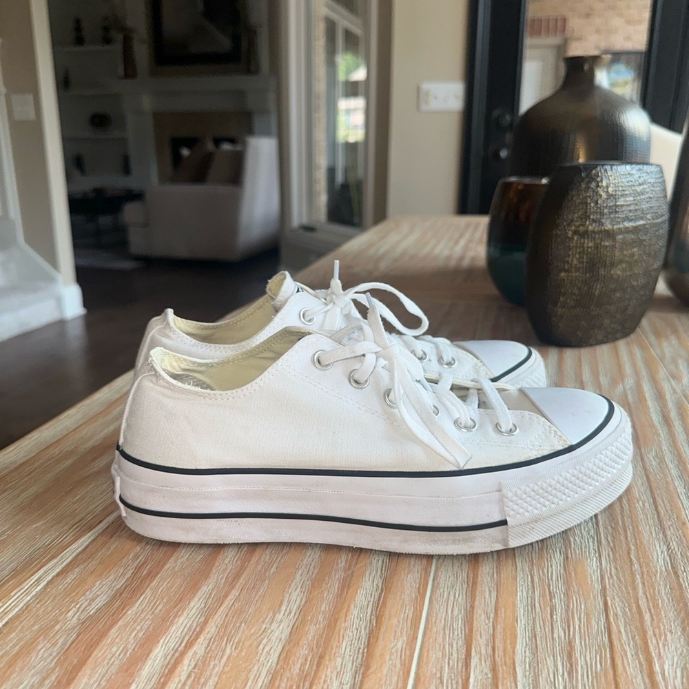 Women’s platform Converse